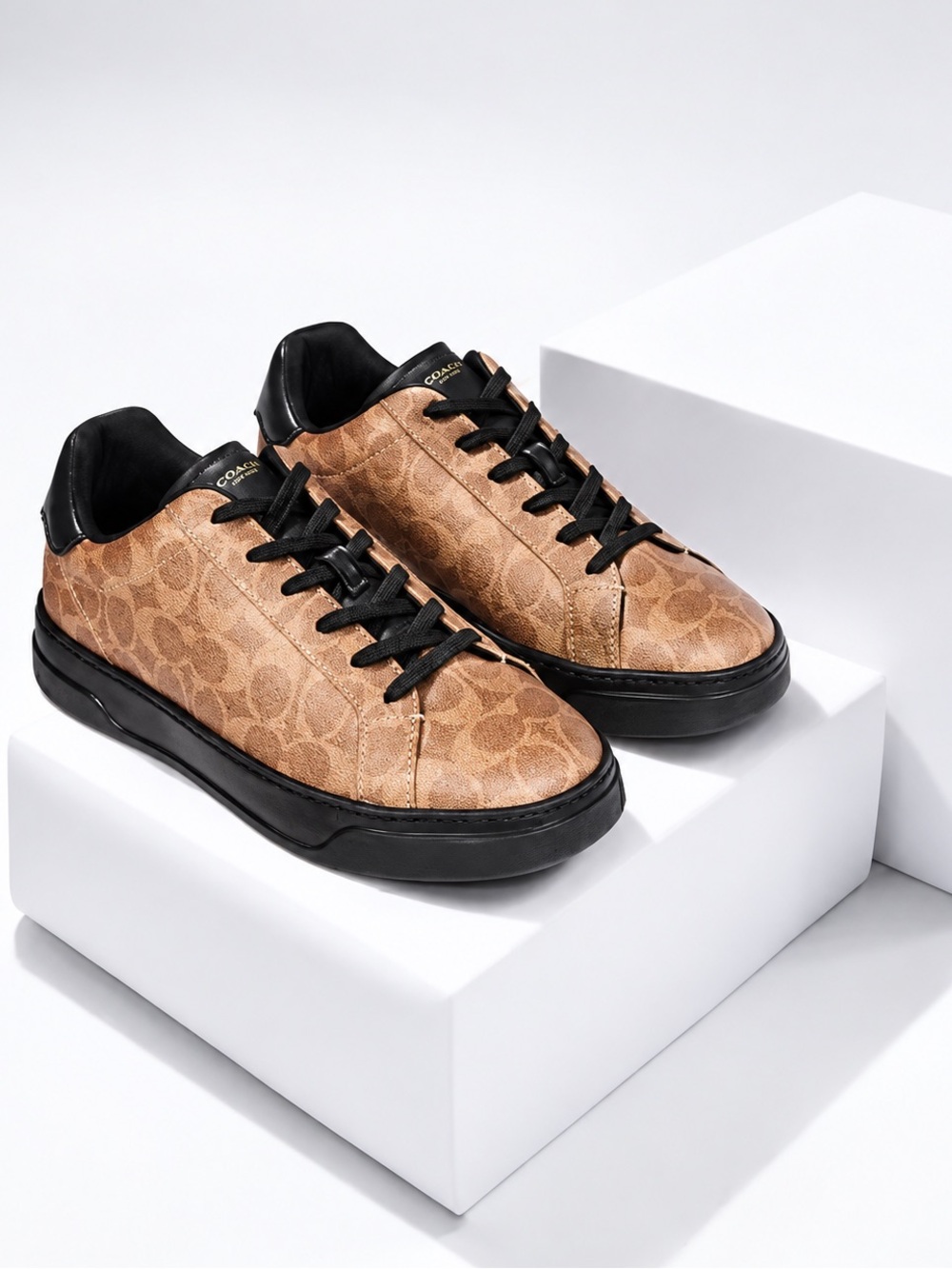 New!! Coach Men’s Brown Signature Low-Top Sneakers with Black Trim Sz 11.5